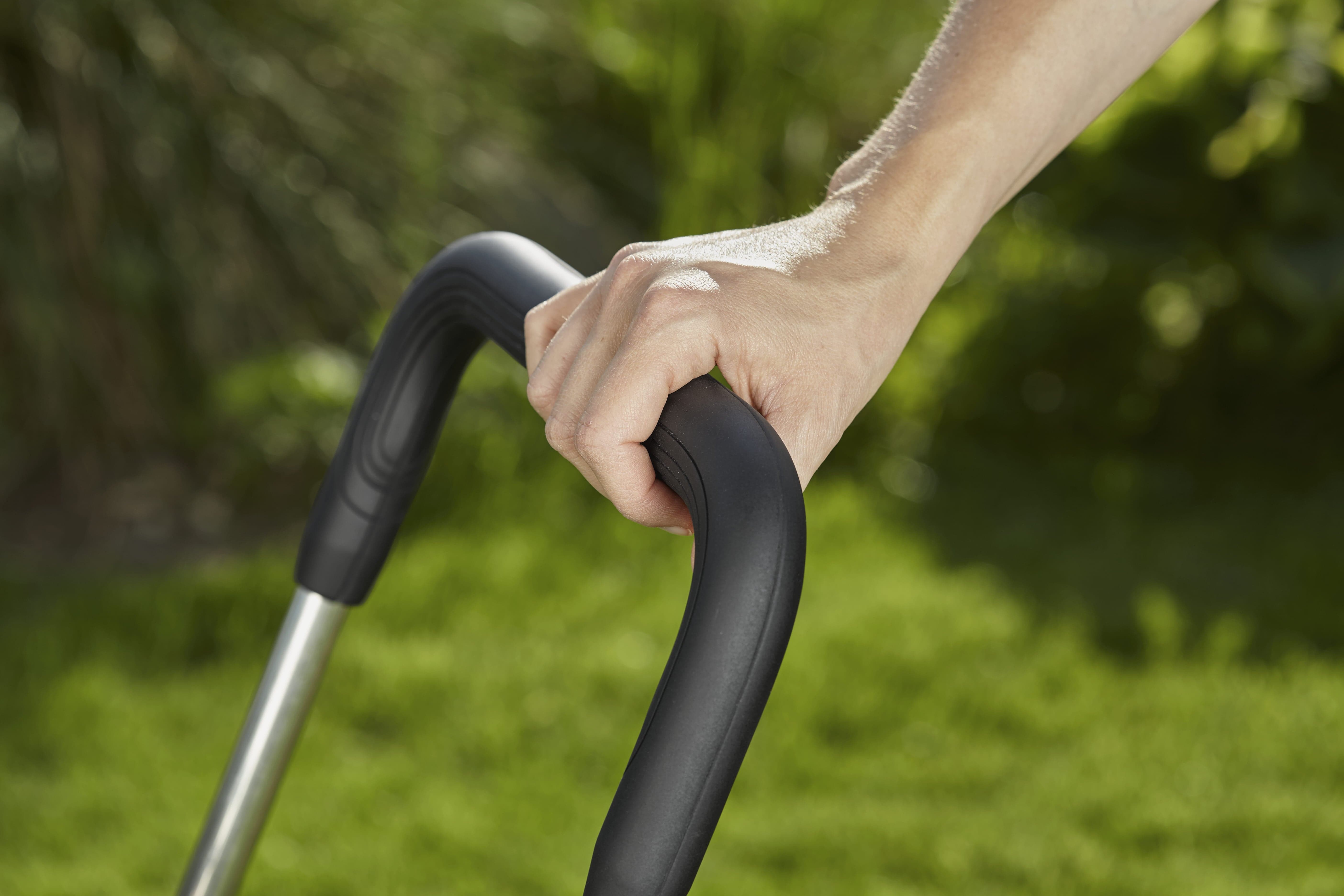 Hose Cart with Built-in Hose Guide