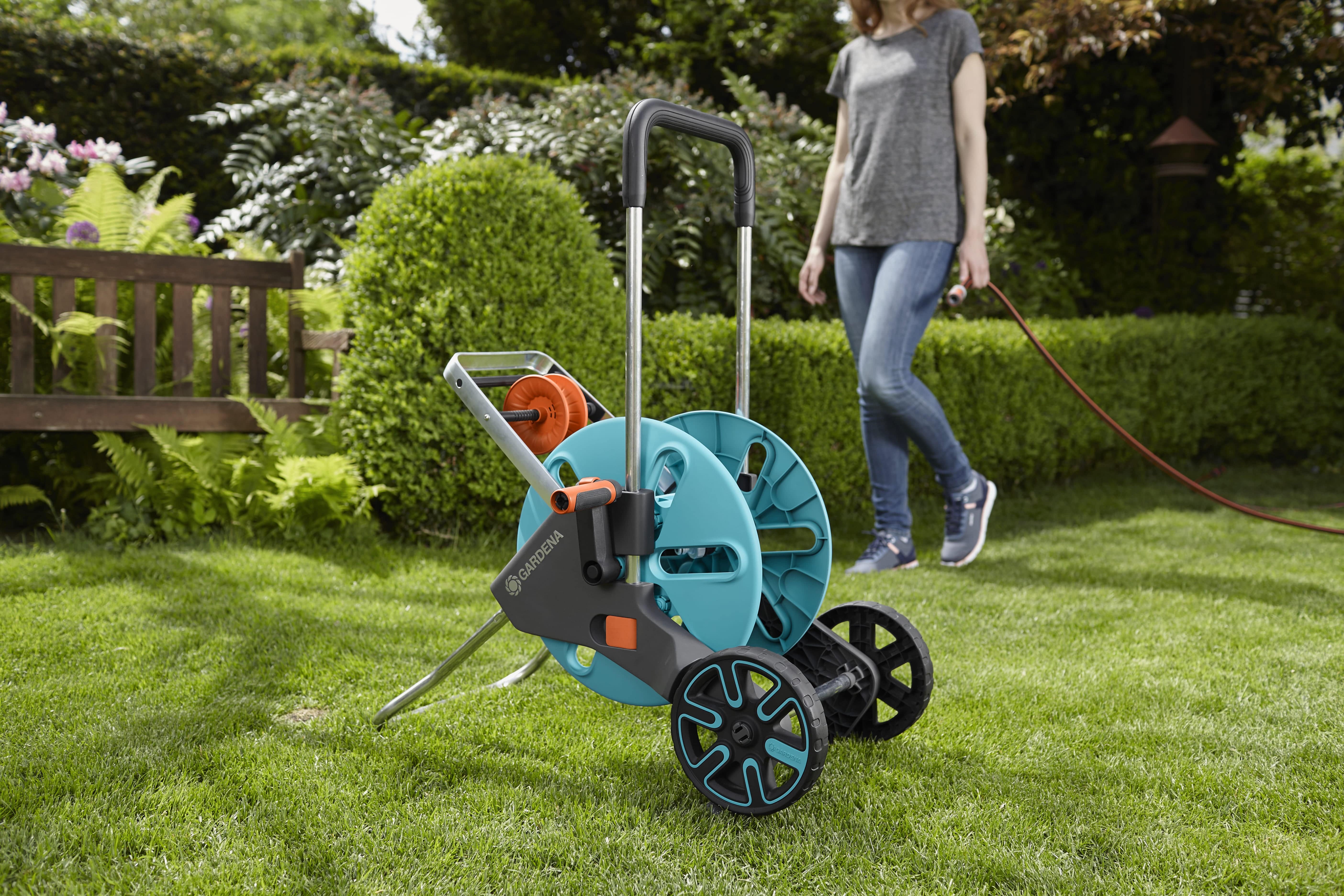 Hose Cart with Built-in Hose Guide