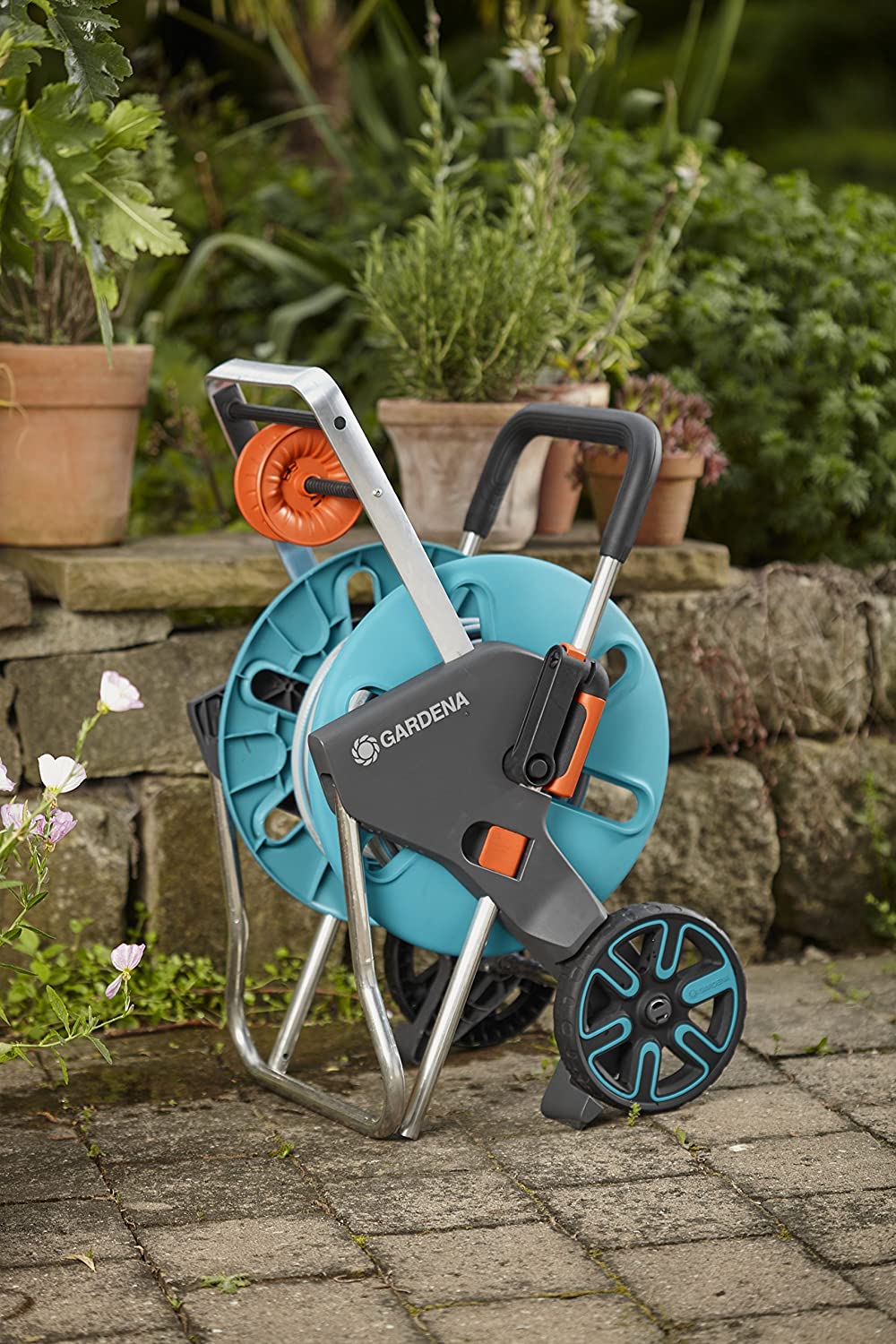 Hose Cart with Built-in Hose Guide