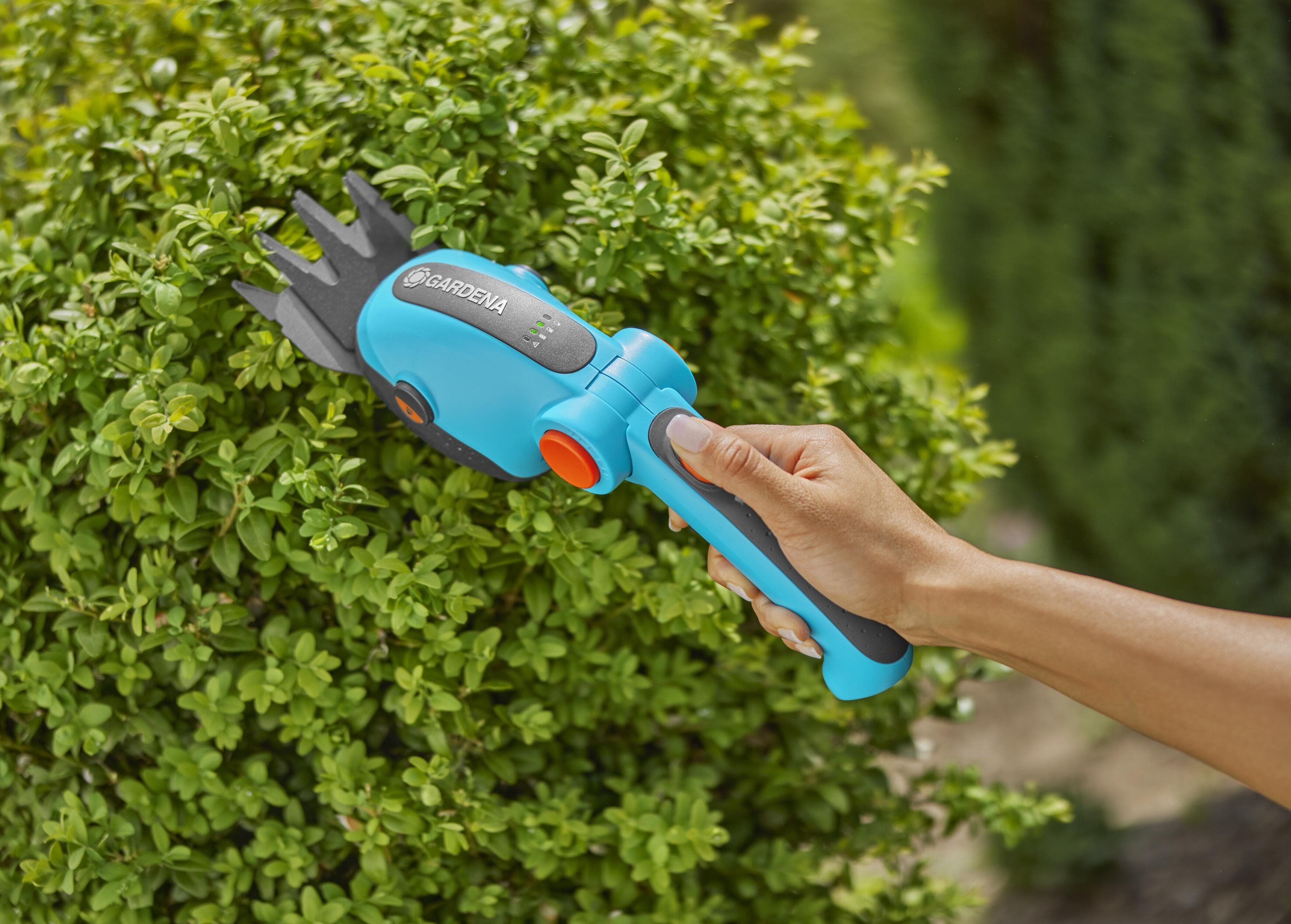 Battery Grass and Shrub Shear
