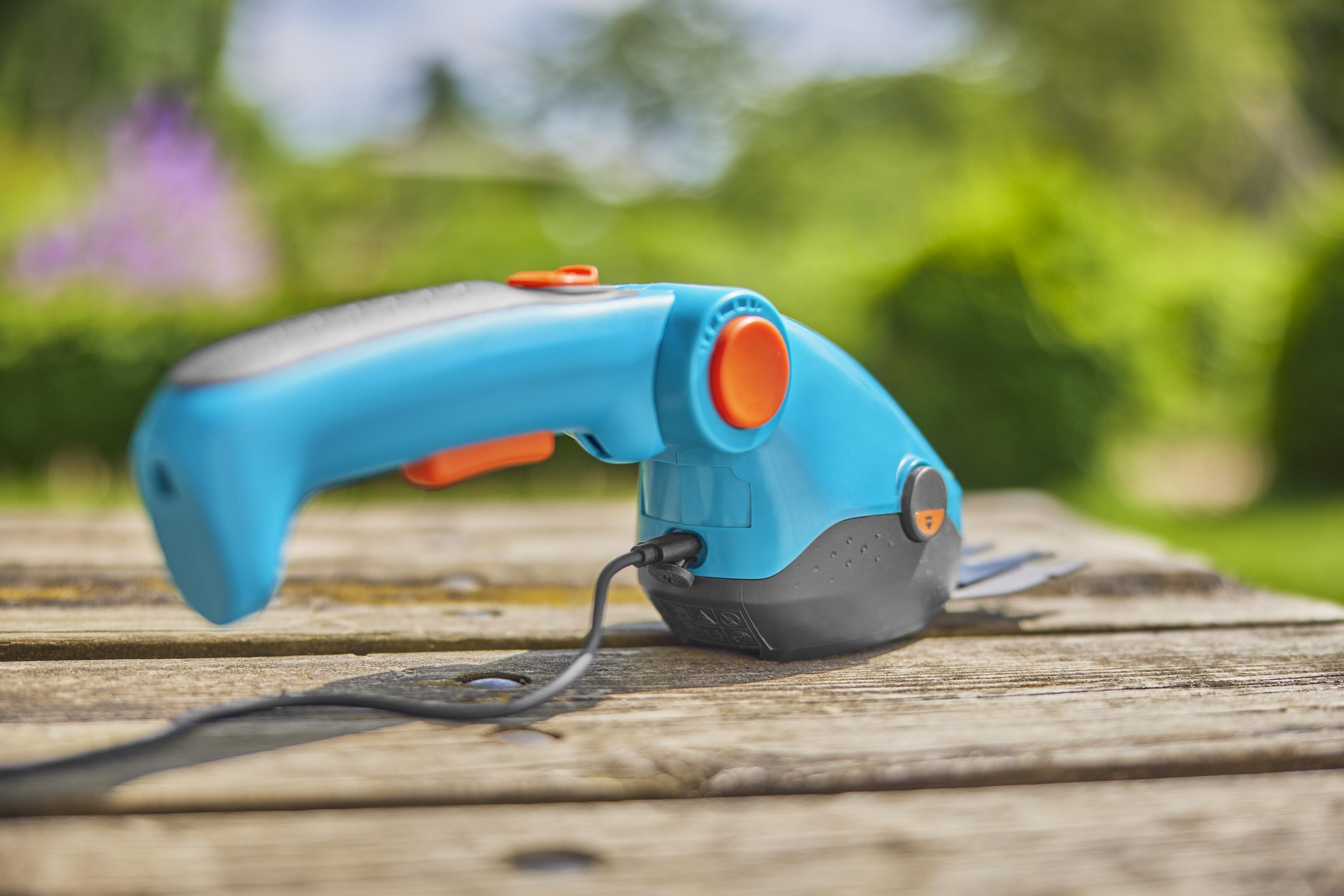 Battery Grass and Shrub Shear