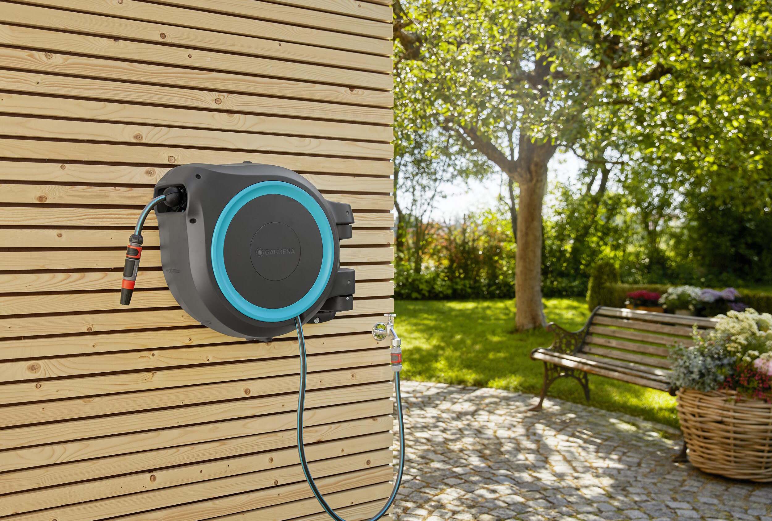 Gardena Wall-Mounted Hose Box Rollup M 20 m: Flexible Watering for  Medium-Sized Gardens, Swivel Hose Reel, with Wall Bracket, System Parts and  Nozzle
